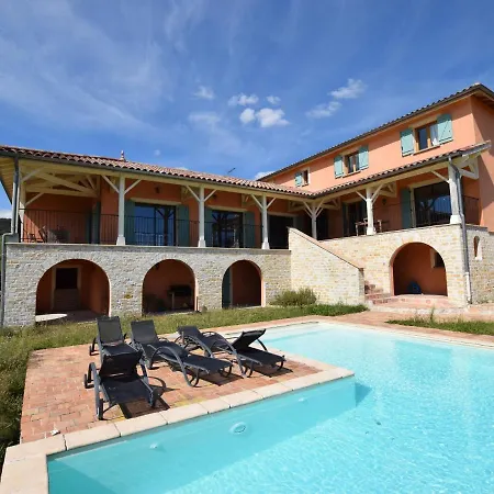 Βίλα Spacious In With Swimming Pool Chiroubles