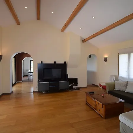 Βίλα Spacious In With Swimming Pool Chiroubles