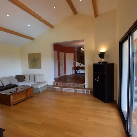 Spacious In With Swimming Pool Βίλα Chiroubles