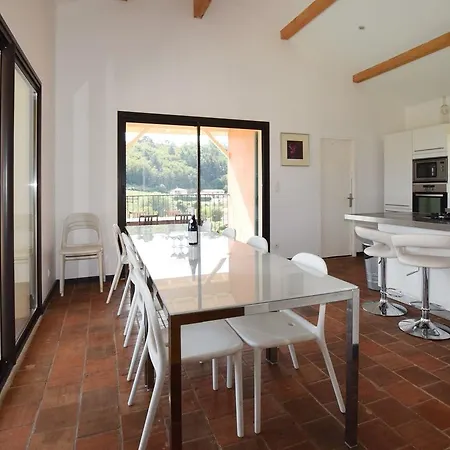 Spacious In With Swimming Pool Βίλα