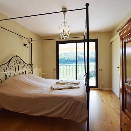 Βίλα Spacious In With Swimming Pool *