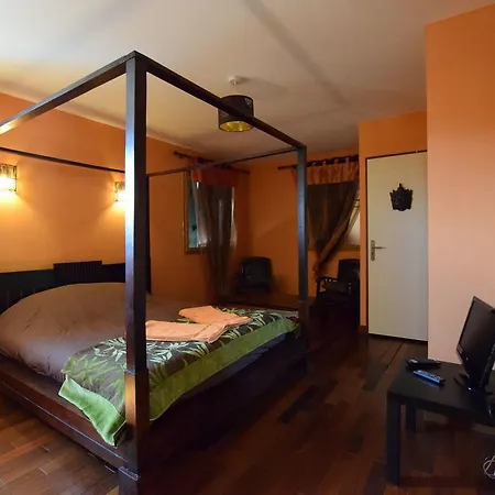 Spacious In With Swimming Pool