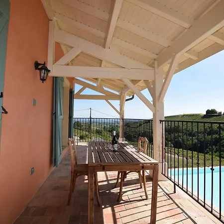 Spacious In With Swimming Pool Βίλα