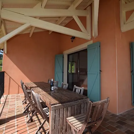 Βίλα Spacious In With Swimming Pool *