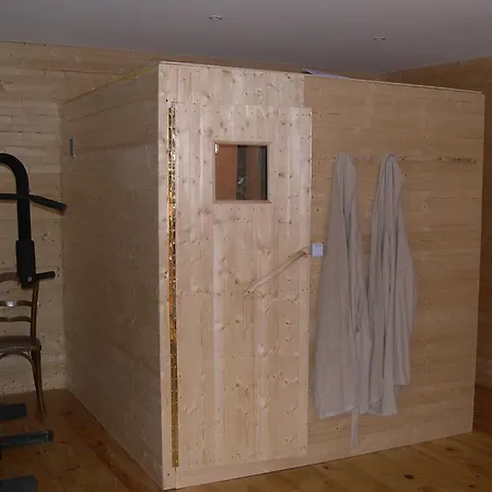 Βίλα Spacious In With Swimming Pool